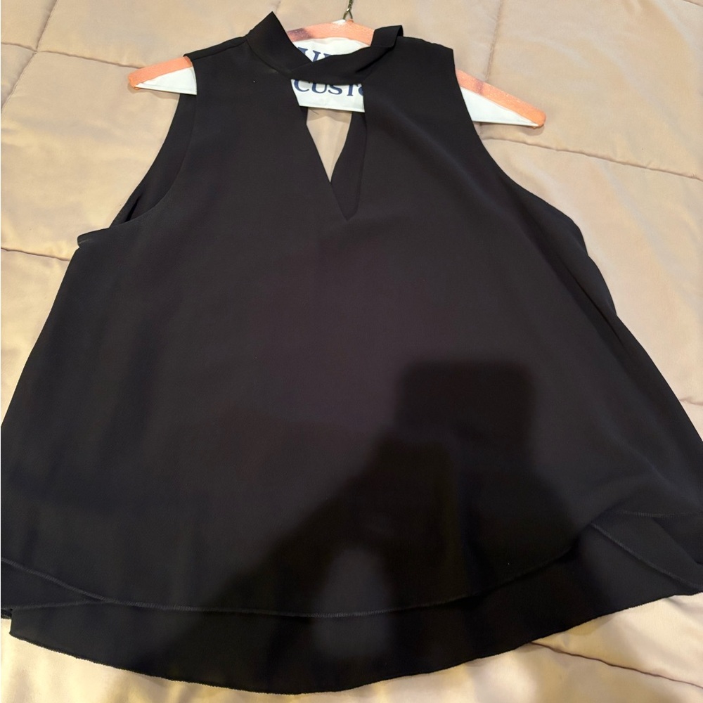 Tyche black top